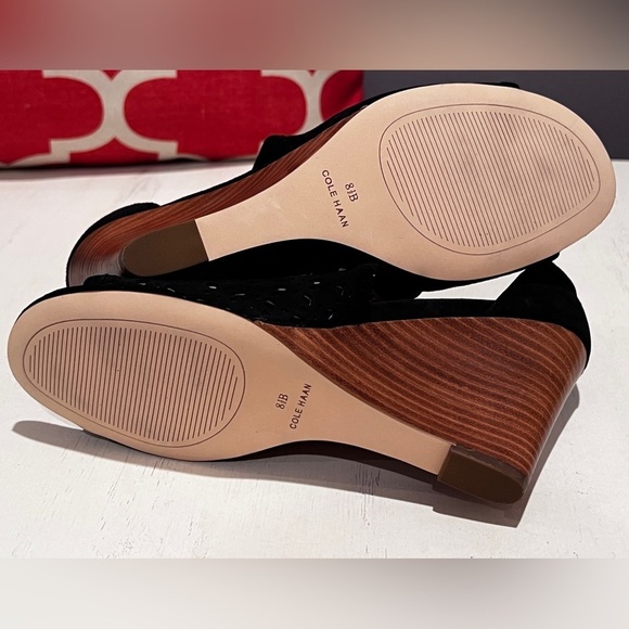 Cole Haan - Grand Edie Black Wedge Sandals with Open Toe & Cutout Design - NWOT - Picture 6 of 6